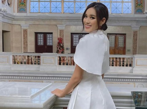 Đỗ Thị Hà thanh lịch như công nương