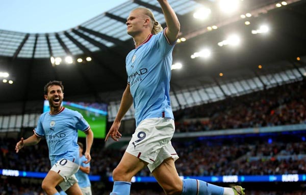Premier League: Man City hủy diệt tân binh, Liverpool thắng nhọc