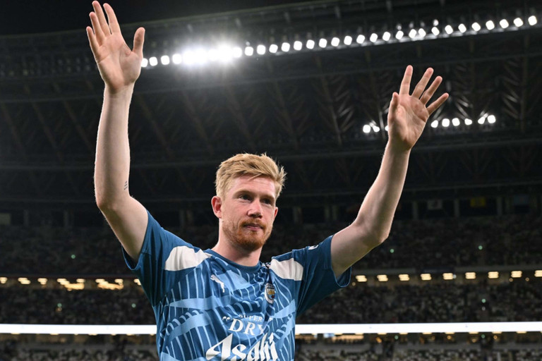 De Bruyne làm đồng đội Ronaldo ở Saudi Arabia