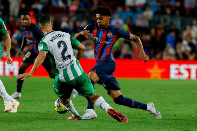 Đè bẹp Betis, Barca tiến gần đến "ngai vàng" La Liga