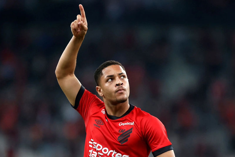 Chelsea, Man Utd và PSG quyết định đánh bại Barca trong cuộc đua giành "thần đồng Brazil"