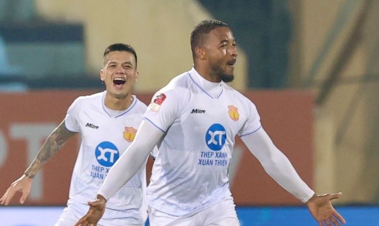 Rafaelson phá kỷ lục ghi bàn ở V-League