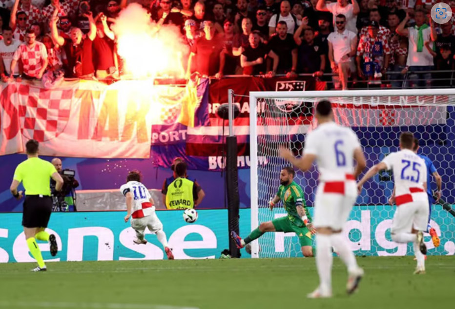 Croatia gục ngã trước cổng thiên đàng