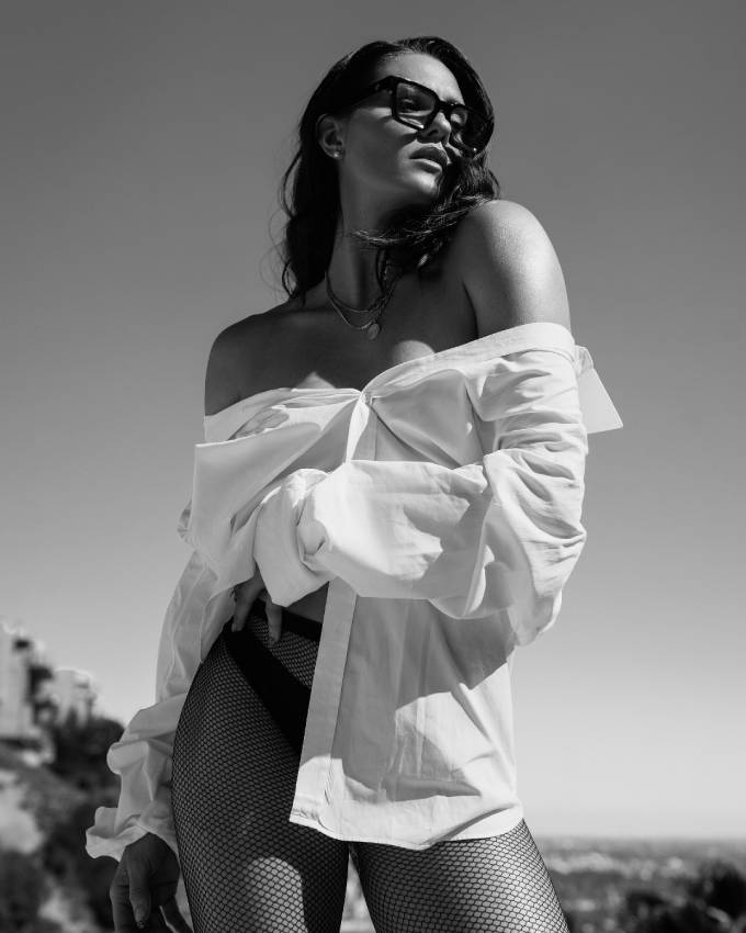 Alysha Newman gây chú ý với bộ ảnh nóng bỏng