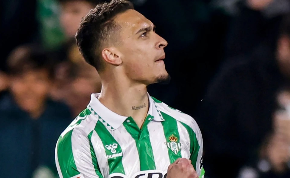 Antony lập siêu phẩm