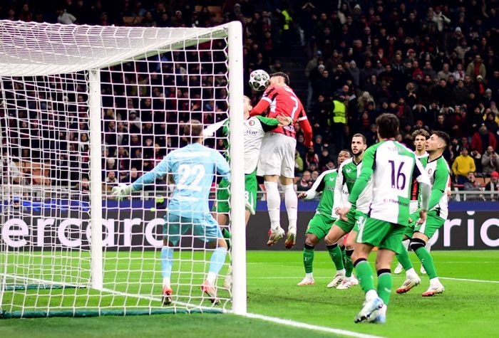 AC Milan bị loại khỏi Champions League