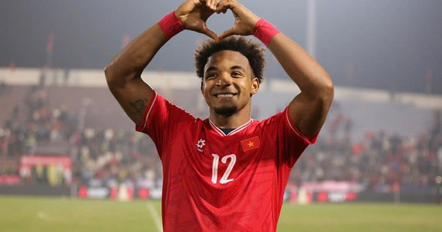 Nguyễn Xuân Son sải bước không cần nạng