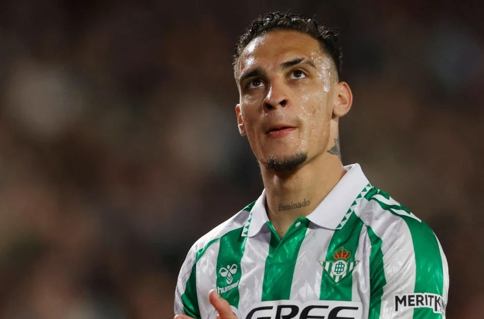 Antony trở lại MU