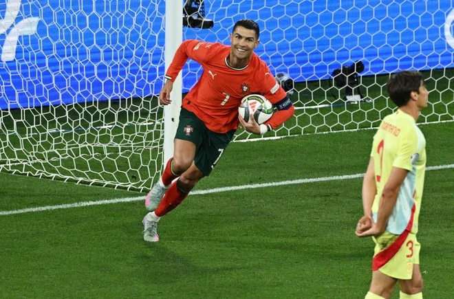 Ronaldo tỏa sáng, Bồ Đào Nha vô địch Nations League
