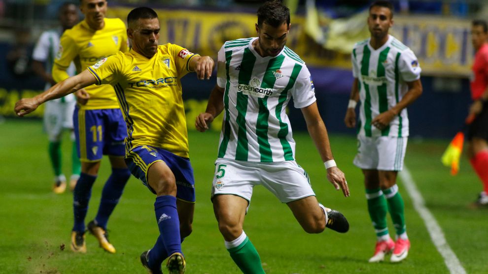 Nhận định Soi Kèo Real Betis vs Cadiz, 04h00 ngày 24/12, VĐQG Tây Ban Nha